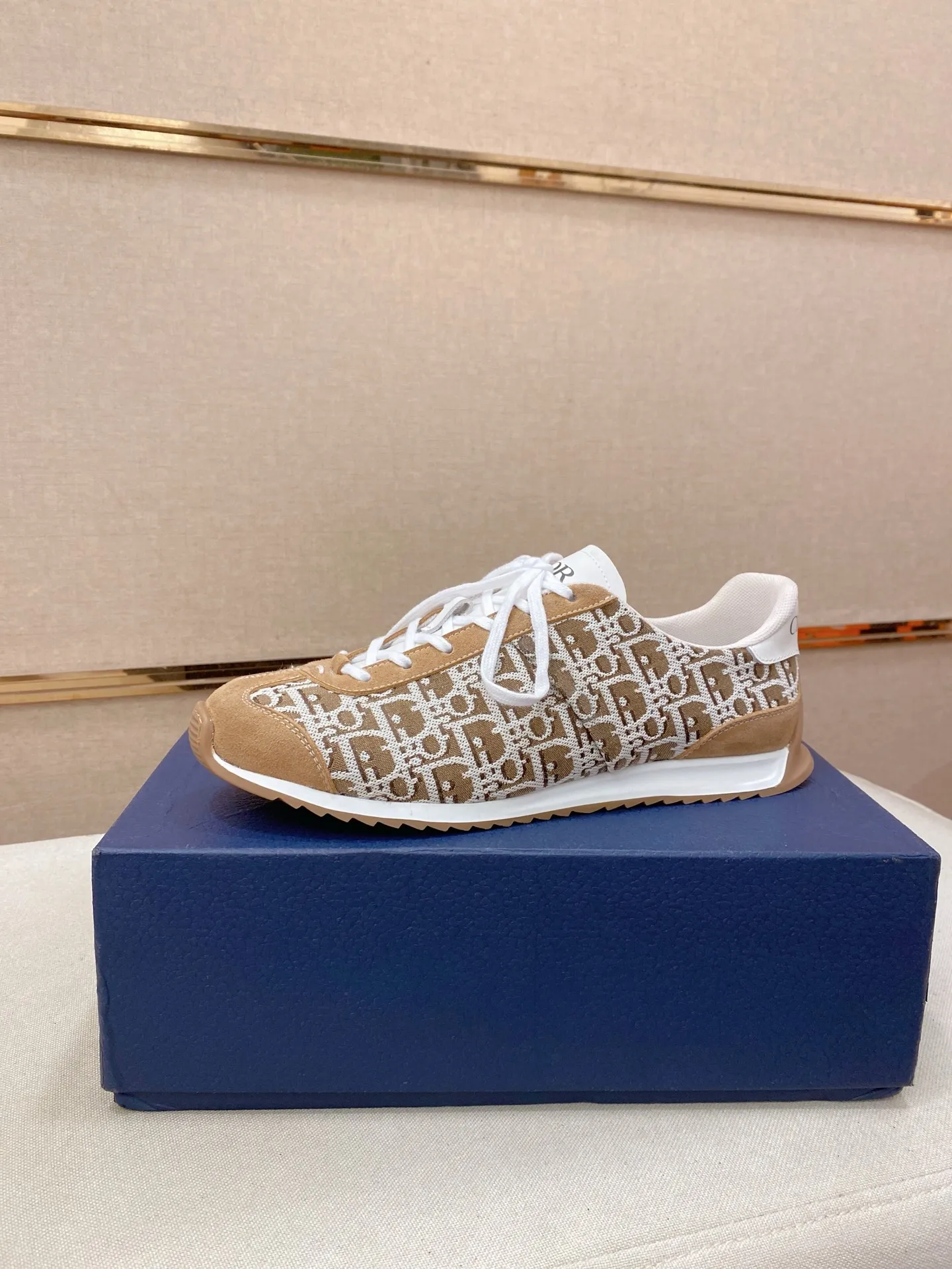 Men's shoes💰: 440💰Couple style💏 [Dior·Dior] New casual sports style men's shoes, new spring and summer design, perfect workmanship, lace-up lazy style to create wardrobe quality, upper: imported first-layer cowhide, mesh breathable lining soft and comfortable, ultra-light TPU wear-resistant outsole, simple, versatile fashion men's shoes, excellent color code number 35--44. (45,46 customized items are not returnable or exchangeable)